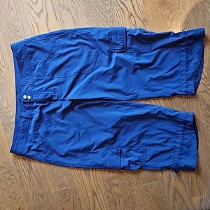 Athleta Navy Cargo capri pants size 8